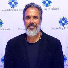 Manuel Oliver